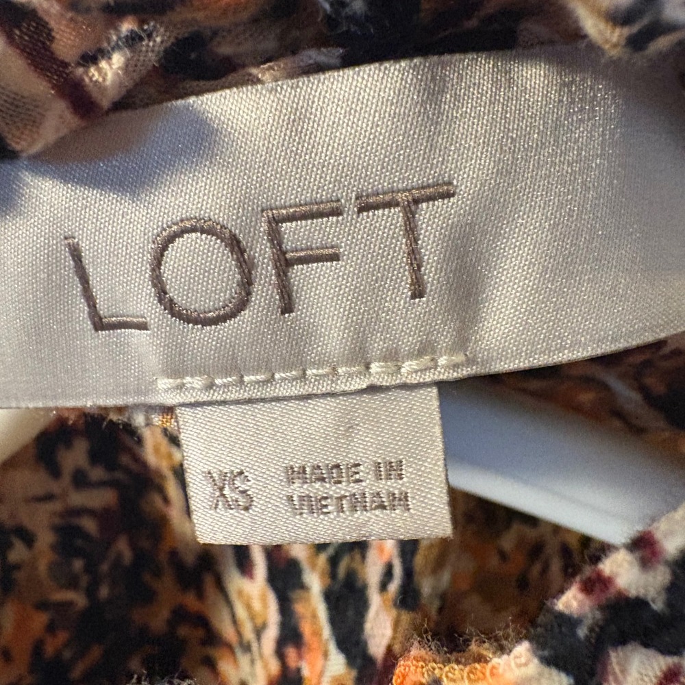 LOFT Flutter Sleeve‎ Blouse Size XS Multicolor Abstract High Neck Top - Picture 6 of 8